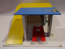 DDR - Vero Modell Servicestation Tankstelle  Parkhaus ca. 40 x 26 x 14 cm