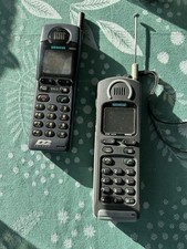 2 funktionierende SIEMENS S10 D Vintage Mobiltelefone m. Netzteil u. Batterie,