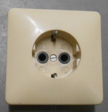 Alte VEB RFT DDR Schukosteckdose UP unter Putz weiss quadratisch