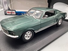 Modellautos 1:18 Maisto