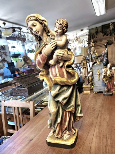 Große schöne heiligenfigur - große,
