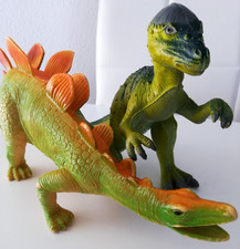 zwei  Dinosaurier Stegosaurus