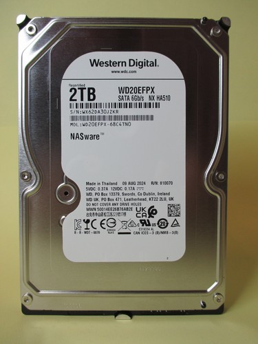 Western digital red plus - red,