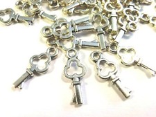 40 Schlüssel Charms Anhänger Farbe antiksilber Metall Schmuck basteln Deko #S466