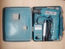 Makita Akkubohrschrauber 9,6 Volt, Ladegerät, 2 Akkus