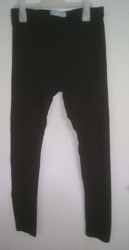 Schwarze leggings mit - mit, schmalem
