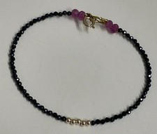 Armband mit schwarzen