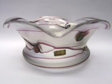 Poschinger Glas Schale irisierend violette Fadenauflage Wellenrand Mundgeblasen