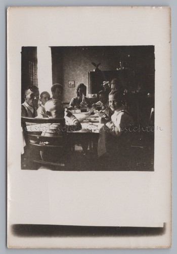 Familie beim essen - beim, mit