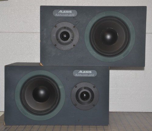 Pair alesis monitor - alesis, one