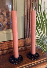 2er Set atypischer Kerzenständer aus schwarzem Metall Industrial Style mit Kerzen im Lieferumfang