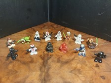 Set mit 14 Star Wars Micro Force Miniaturfiguren. Sehr guter Zustand.