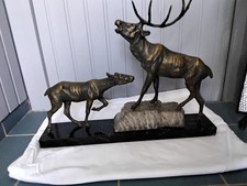 Bronzeskulptur Hirschkuh mit