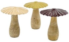 Pilze aus Holz und Metall -