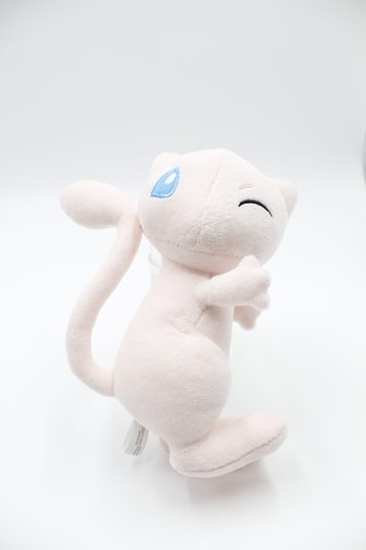 Mew zwinkernd plüschtier - mew,