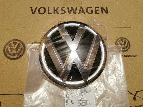 Passat mitte grill badge - vw, cc