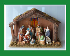Komplette romantische Weihnachtskrippe mit naturnahem Stall + 9 bemalte Figuren