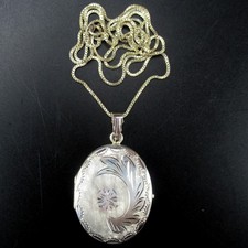 Schöne Halskette mit