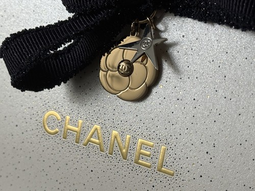 Chanel anhänger charm kamelie - chanel,