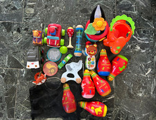 Kinderspielzeug Konvolut 20-teilig - Spielsachen, Auto, Regenmacher, Rassel