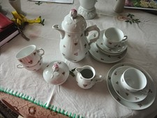 Kaffeeservice mit Rosenmuster