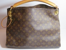 LOUIS VUITTON Artsy MM