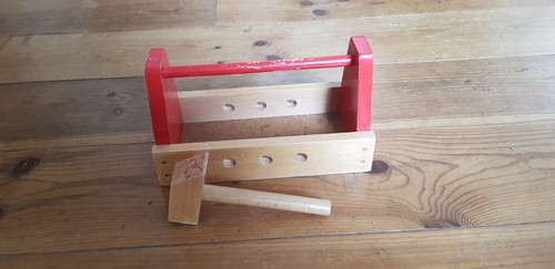 Holzwerkzeugkiste mit hammer - holzwerkzeugkiste,