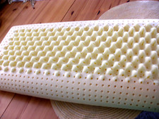 Gesundheitskissen ( Memoryschaum) aus Schaumstoff mit Bezug  75x40 ,kaum genutzt