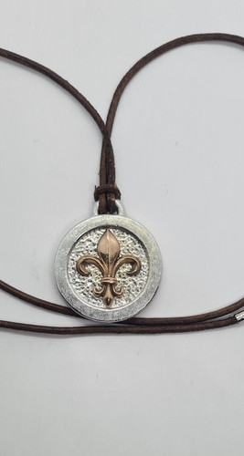 Fleur lis medaillon leder - fleur, medaillon,