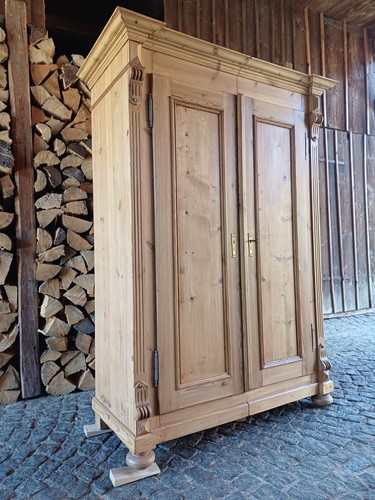 Großer antiker kleiderschrank - großer,
