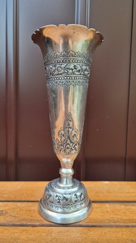 Trompetenvase aus massivem