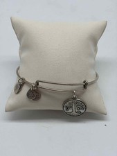 Alex und Ani Bettelarmband