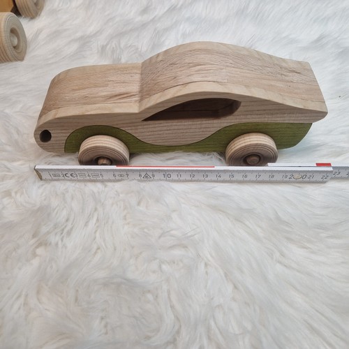 Handgefertigtes holzauto - handgefertigtes,
