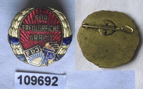 Emailliertes ddr abzeichen - emailliertes,