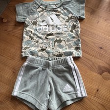 Adidas Zweiteiler für Babys Jungen Größe 62 neuwertig