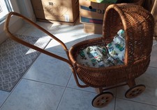 Puppenwagen aus Korbgeflecht mit Bettzeug, Markenlos, gebraucht