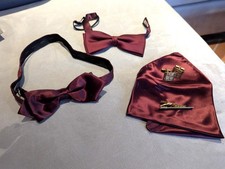 2 Fliegen,unterschiedliche Formen,  Satin, weinrot, Einstecktuch