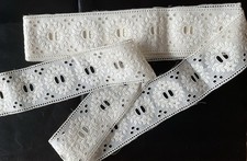 Sehr alte weiße Spitzenborte