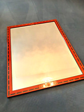 Wandspiegel mit schönem, rot-schwarzen Holz-Lackrahmen (Größe 66 x 50,5 cm)