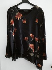 Bluse schwarz blumig 44/46