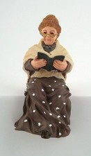 Sitzende Großmutter