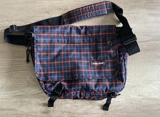 Eastpak Umhängetasche Karomuster blau rot schwarz