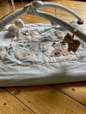 Spielmatte mit Bogen von