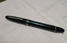 OMAS MoMA type fountain pen