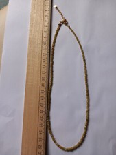 Kette aus vielen Roh -Diamanten in gelb