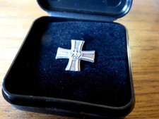 2. Form des Veteranenabzeichen d. Bundeswehr im Etui m. Samteinlage **Orden Pin