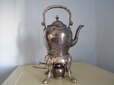 alter Teekanne mit Rechaud -
