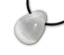 SELENIT (MARIENGLAS) EDELSTEIN-ANHÄNGER TROMMELSTEIN -gebohrt- mit Lederband #J