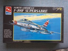AMR Ertl North American F-100F Supersabre Modellbau 1:72