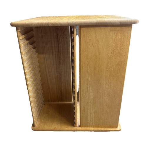 Drehbares regal aus holz - drehbares, cd-regal
